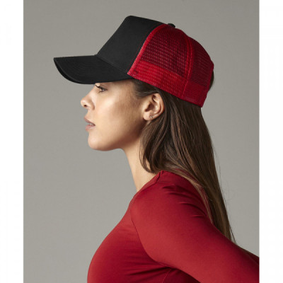 Snapback trucker