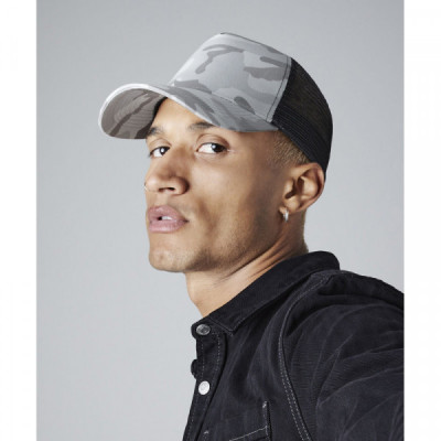 Camo snapback trucker