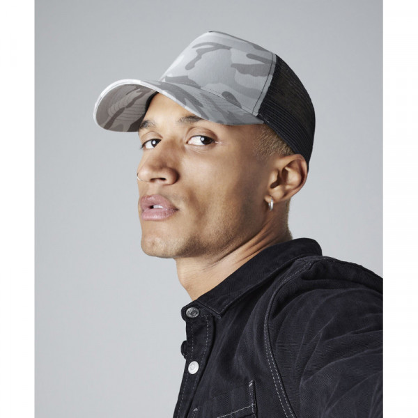 Camo snapback trucker
